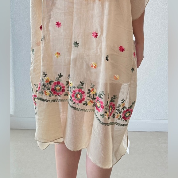 One size fits all floral beach embroidered cover-up - Picture 2 of 3